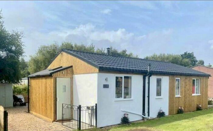 3 Bedroom Detached Bungalow For Sale In Main Road, Humberstone Fitties, DN36