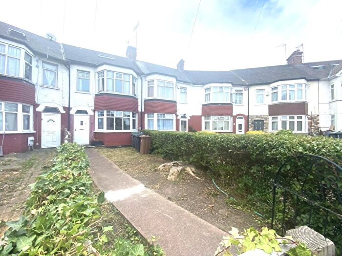 4 Bedroom Semi-Detached House To Rent In Cobham Road, London, Greater London, N22