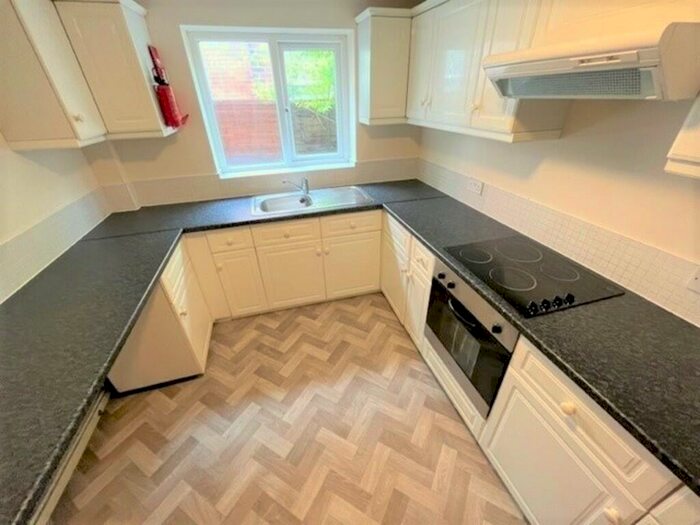 2 Bedroom Flat To Rent In Waterloo Road, Ashton-on-ribble, PR2