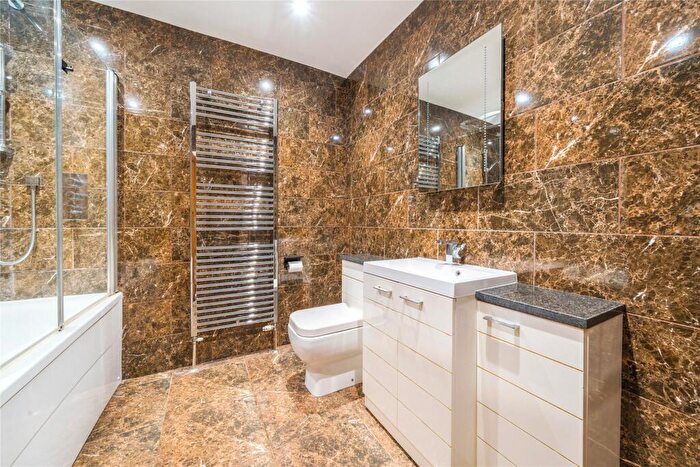 5 Bedroom Detached House For Sale In Bowes Road, Walton On Thames, Surrey, KT12
