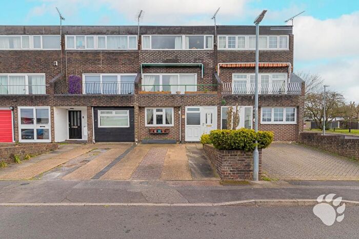 4 Bedroom Town House For Sale In Wickham Place, 'woodlands Estate', Kingswood, SS16