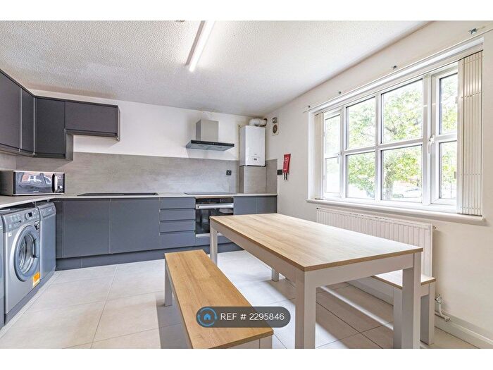 6 Bedroom Terraced House To Rent In Gadd Street, Nottingham, NG7