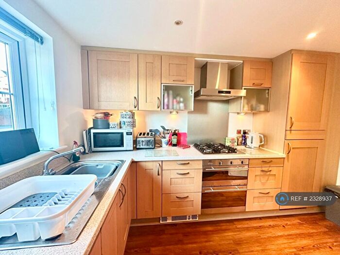 2 Bedroom Flat To Rent In Garden Mews, Harrogate, HG2