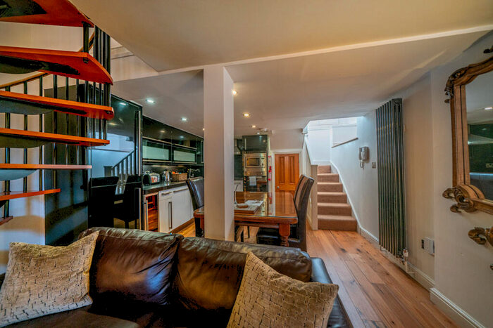 2 Bedroom Apartment To Rent In Romeland Hill, St Albans, Hertfordshire, AL3