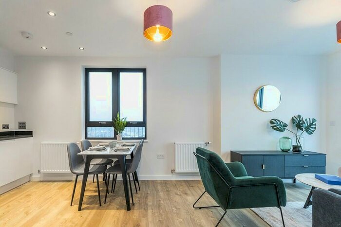 1 Bedroom Apartment To Rent In Viscount House, Regency Heights, Lakeside Drive, NW10