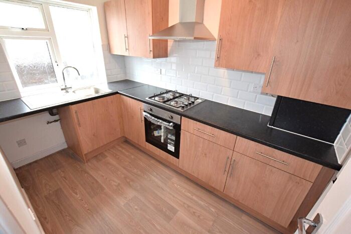 3 Bedroom Flat To Rent In Claremont Gardens, Ilford, London, IG3