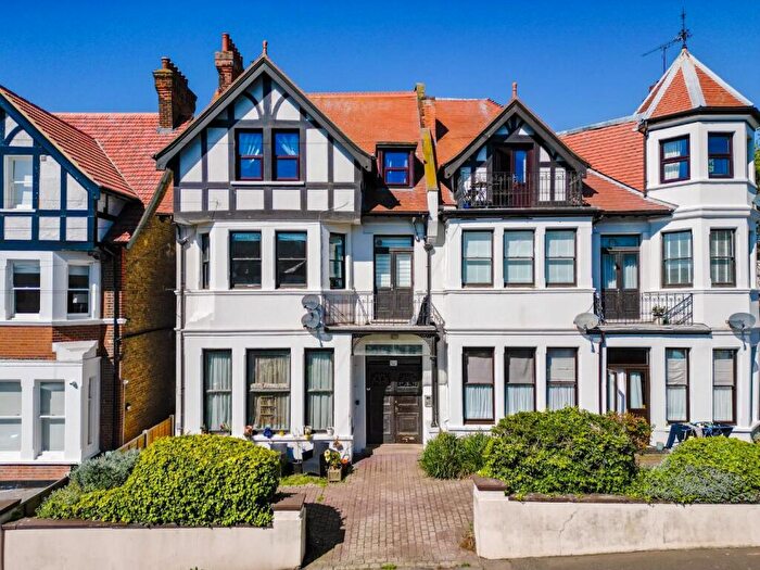 1 Bedroom Flat For Sale In Westcliff Avenue, Westcliff-On-Sea, SS0