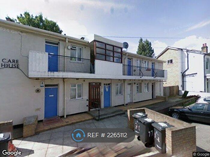 1 Bedroom Flat To Rent In Clare House, London, SW2