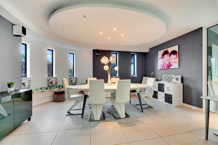 4 Bedroom Detached House For Sale In Ridgeway, Hutton Mount, Brentwood, CM13