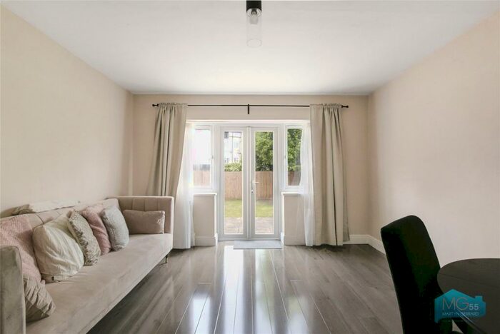 2 Bedroom Detached House To Rent In Granville Road, North Finchley, London, N12