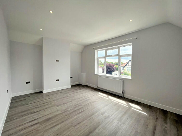 2 Bedroom Flat To Rent In Widmore Road, Bromley, Kent, BR1
