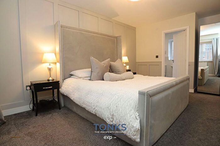 4 Bedroom Detached House For Sale In Meadowfields Close, Stourbridge, DY8