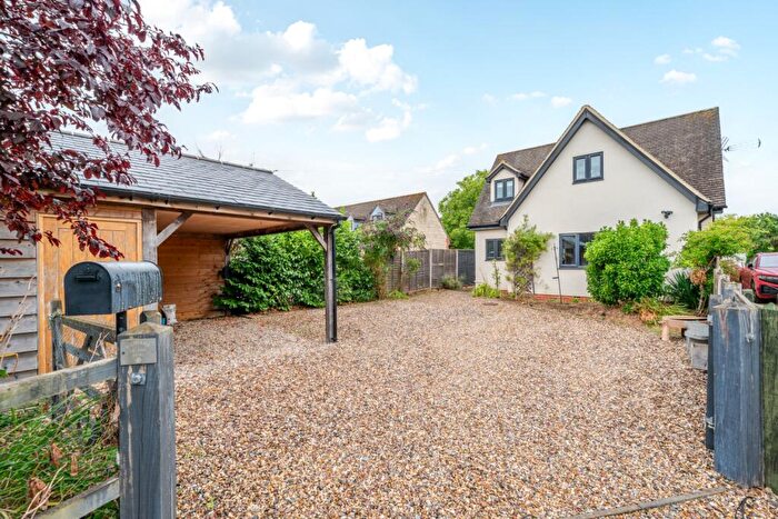3 Bedroom Detached House For Sale In Milestone Road, Carterton, Oxfordshire, OX18