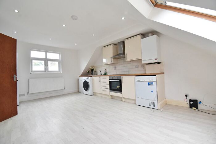 1 Bedroom Flat To Rent In Ranelagh Road, London, N17