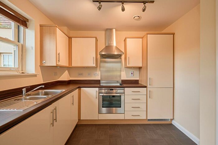 2 Bedroom Flat To Rent In Woodford Way, Witney, OX28
