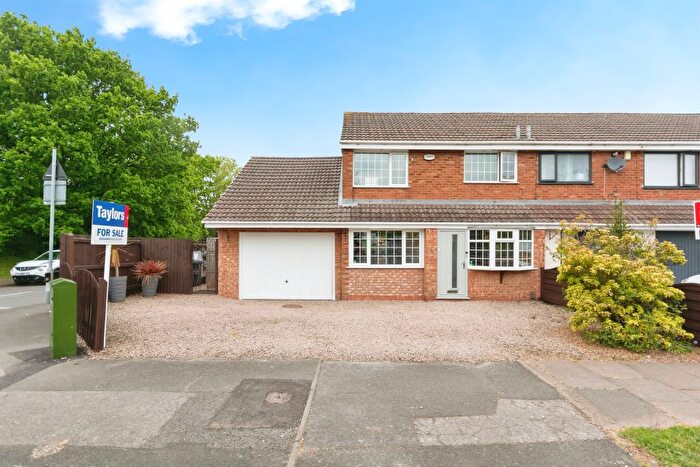 4 Bedroom End Of Terrace House For Sale In Kitwell Lane, Birmingham, B32