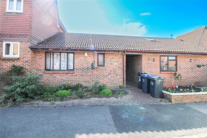 1 Bedroom Bungalow For Sale In Marigold Way, Croydon, CR0