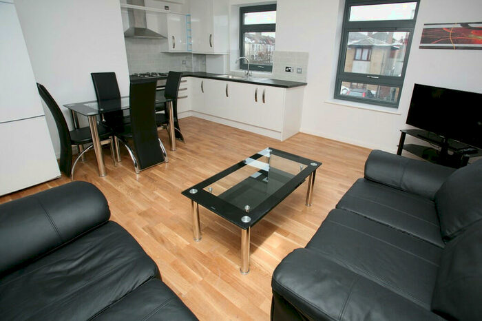 2 Bedroom Flat To Rent In Green Lane, Ilford, Essex, IG1
