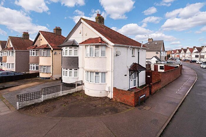 2 Bedroom Semi Detached House For Sale In Budleigh Crescent, Welling, DA16