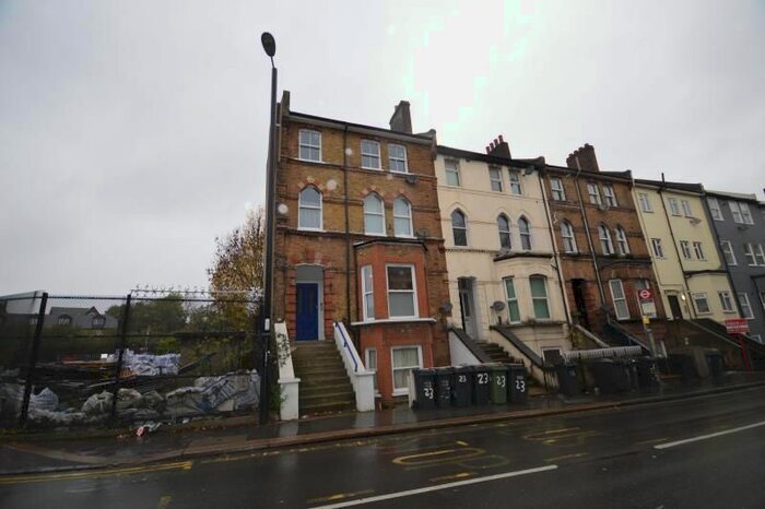 1 Bedroom Flat To Rent In Penge Road, South Norwood, Croydon, SE25
