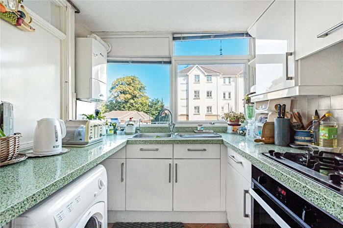 2 Bedroom Flat For Sale In Hill View Court, Woking, Surrey, GU22