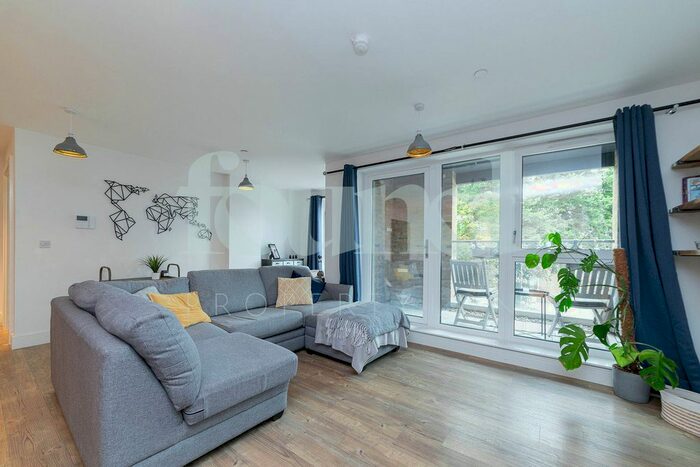 1 Bedroom Flat To Rent In Lion Wharf Road, Isleworth, TW7