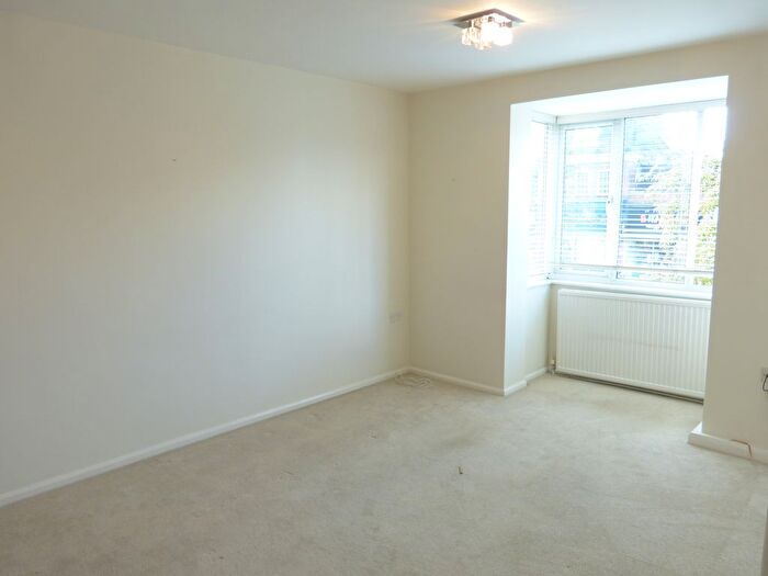 2 Bedroom Flat To Rent In Birnbeck Court, Finchley Road, London, NW11