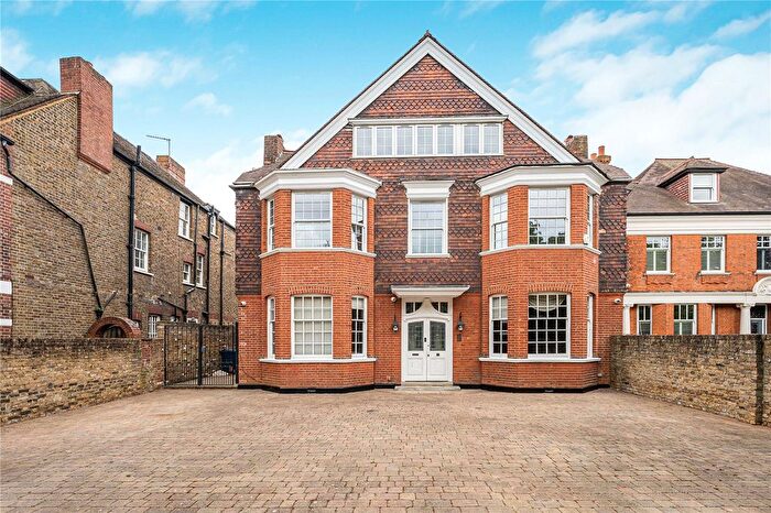 6 Bedroom Detached House For Sale In Warwick Dene, London, W5