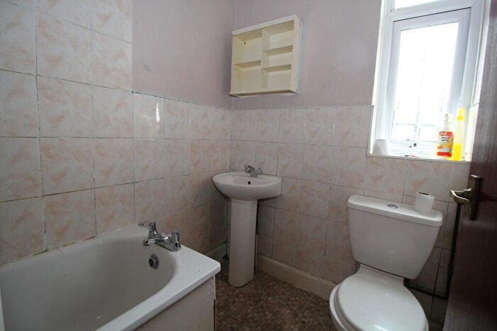 1 Bedroom Flat To Rent In A Goresbrook Road, Dagenham, RM9
