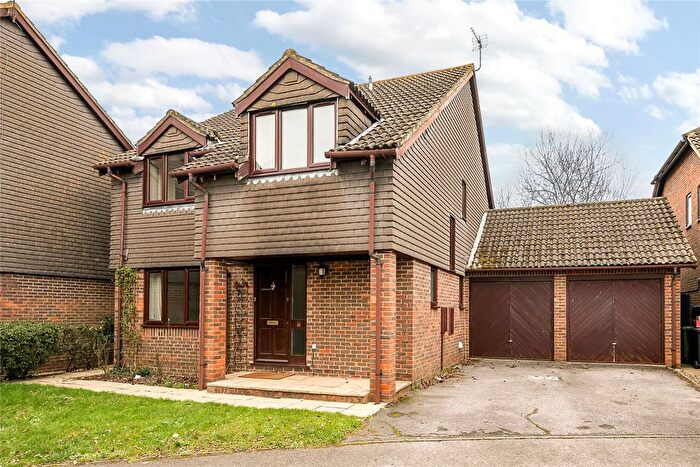 4 Bedroom Detached House To Rent In Meadowcroft Close, Otterbourne, Winchester, SO21
