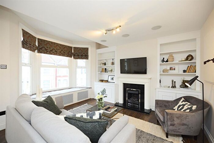 2 Bedroom Flat To Rent In Burrows Road, Kensal Green, London, NW10