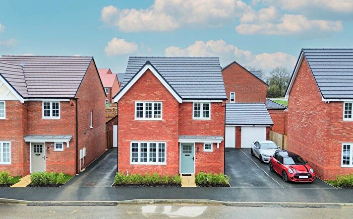 4 Bedroom Detached House For Sale In Weston Rise, Oadby, Leicester, LE2