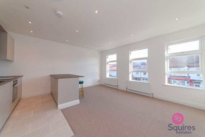 3 Bedroom Flat For Sale In Squires Lane, London, N3