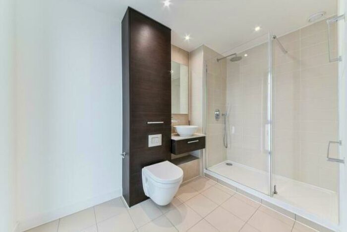 2 Bedroom Flat To Rent In Williamsburg Plaza, London, E14