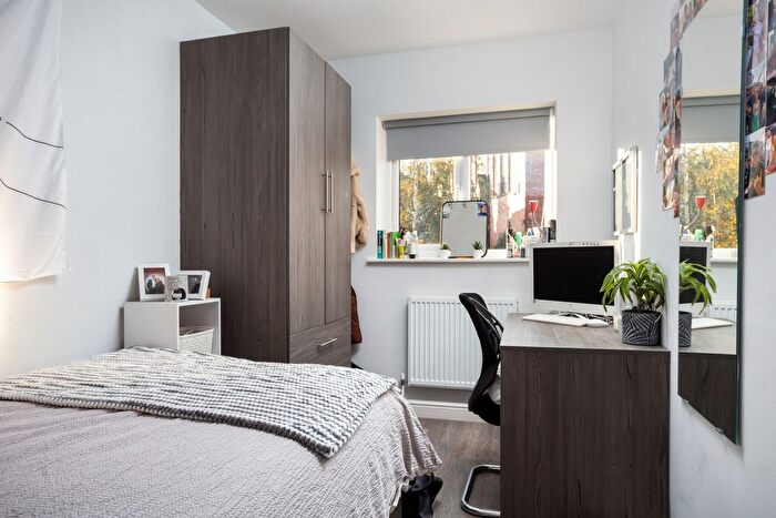 4 Bedroom Flat To Rent In Thornville Court, Thornville Road, Hyde Park, Leeds, LS6