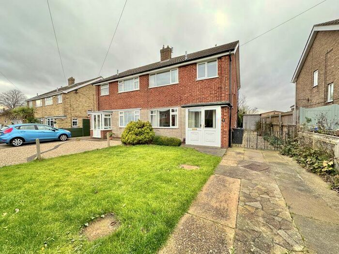 3 Bedroom Semi-Detached House To Rent In Links Road, Cleethorpes, DN35