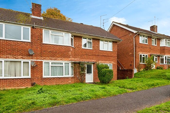 2 Bedroom Maisonette For Sale In Clanfield Road, Southampton, SO18