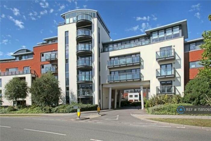 2 Bedroom Flat To Rent In Kings Gate, Horsham, RH12