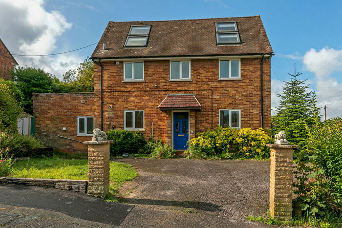 4 Bedroom Semi-Detached House To Rent In Longfield Road, Winchester, SO23