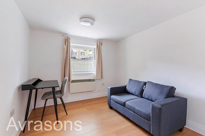 1 Bedroom Flat To Rent In Clapham Road, London, SW9