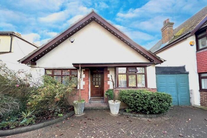 3 Bedroom Detached Bungalow To Rent In Chelmsford Road, Shenfield, Brentwood, CM15