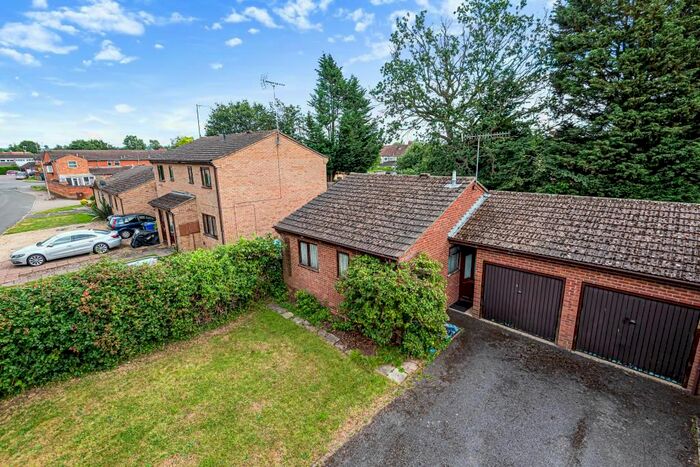 2 Bedroom Bungalow For Sale In Banbury, Oxfordshire, OX16