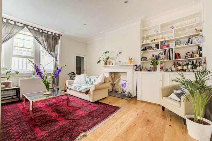 1 Bedroom Flat For Sale In Challoner Street, Barons Court, London, W14