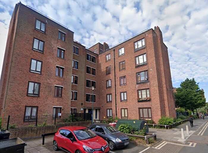 2 Bedroom Apartment To Rent In Wrens Park House, Warwick Grove, London, E5