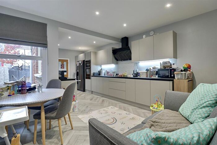 3 Bedroom End Terrace House For Sale In Morley Road, Southsea, PO4
