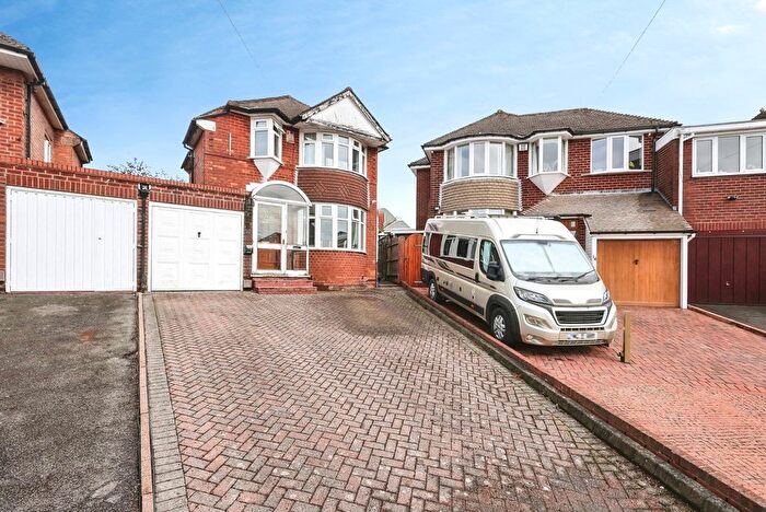 3 Bedroom Link Detached House For Sale In Broadway Croft, Oldbury, West Midlands, B68