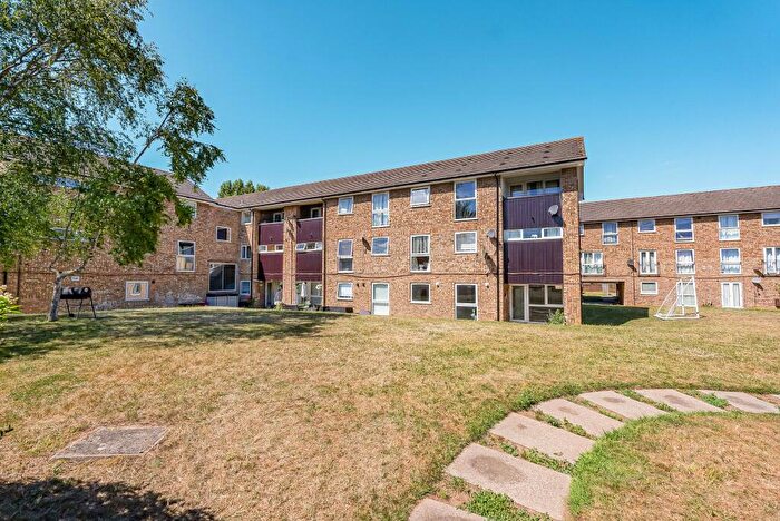 2 Bedroom Flat For Sale In Jordans, Hilly Fields, Welwyn Garden City, AL7