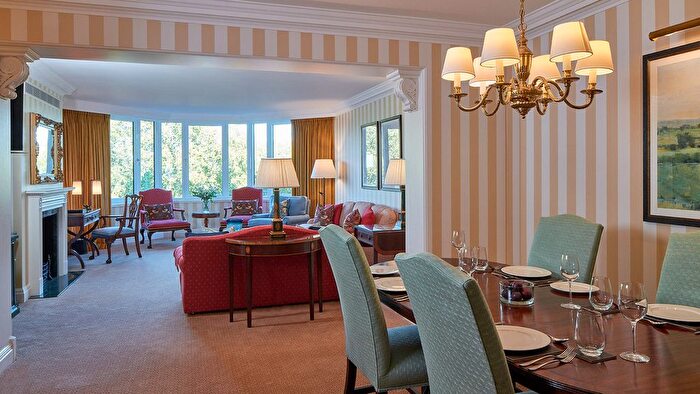 2 Bedroom Flat To Rent In Palace Gate, London, W8