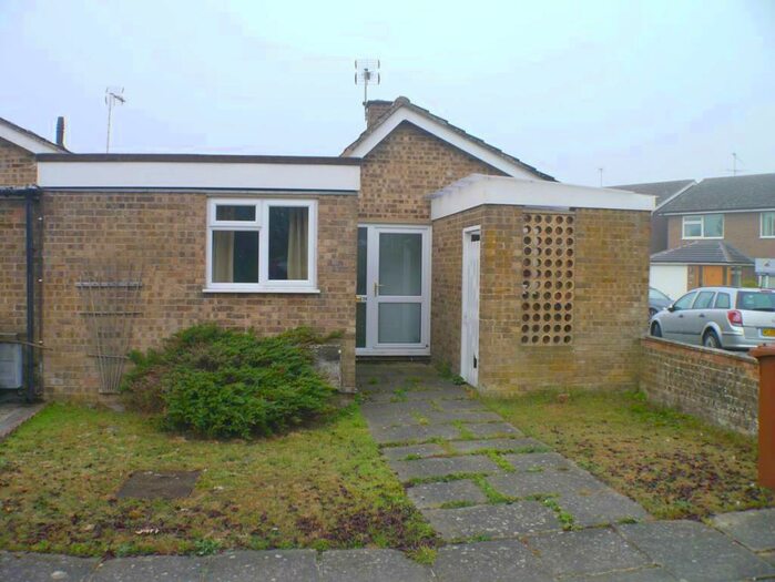 2 Bedroom Bungalow To Rent In Tennyson Close, Woodbridge, Suffolk, IP12