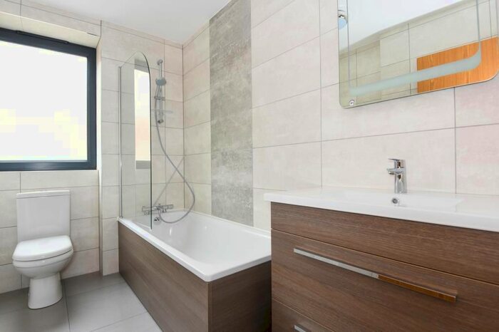 2 Bedroom Flat To Rent In Town Centre, Aylesbury, HP20